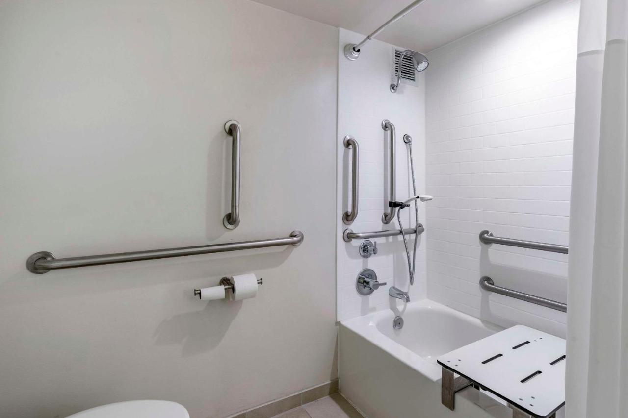 Quality Inn Lexington -Horse Park Bagian luar foto