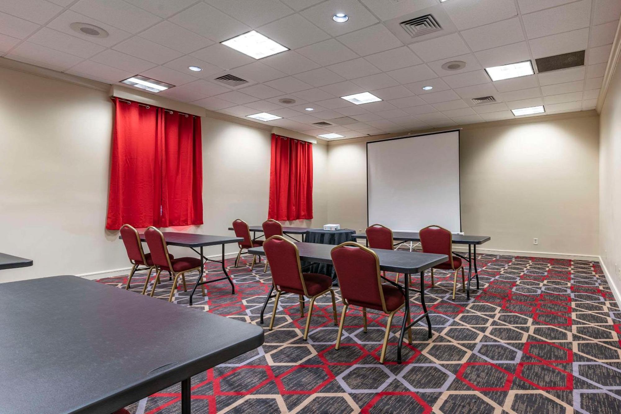 Quality Inn Lexington -Horse Park Bagian luar foto