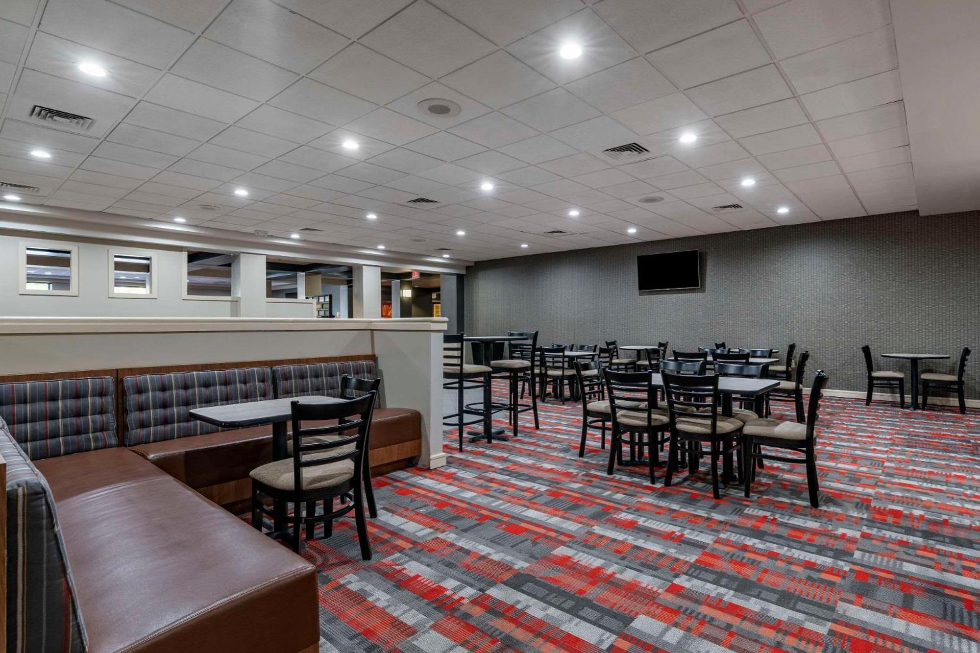 Quality Inn Lexington -Horse Park Bagian luar foto