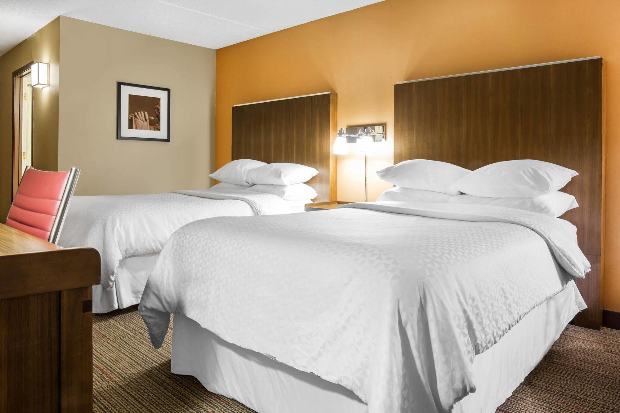 Quality Inn Lexington -Horse Park Bagian luar foto