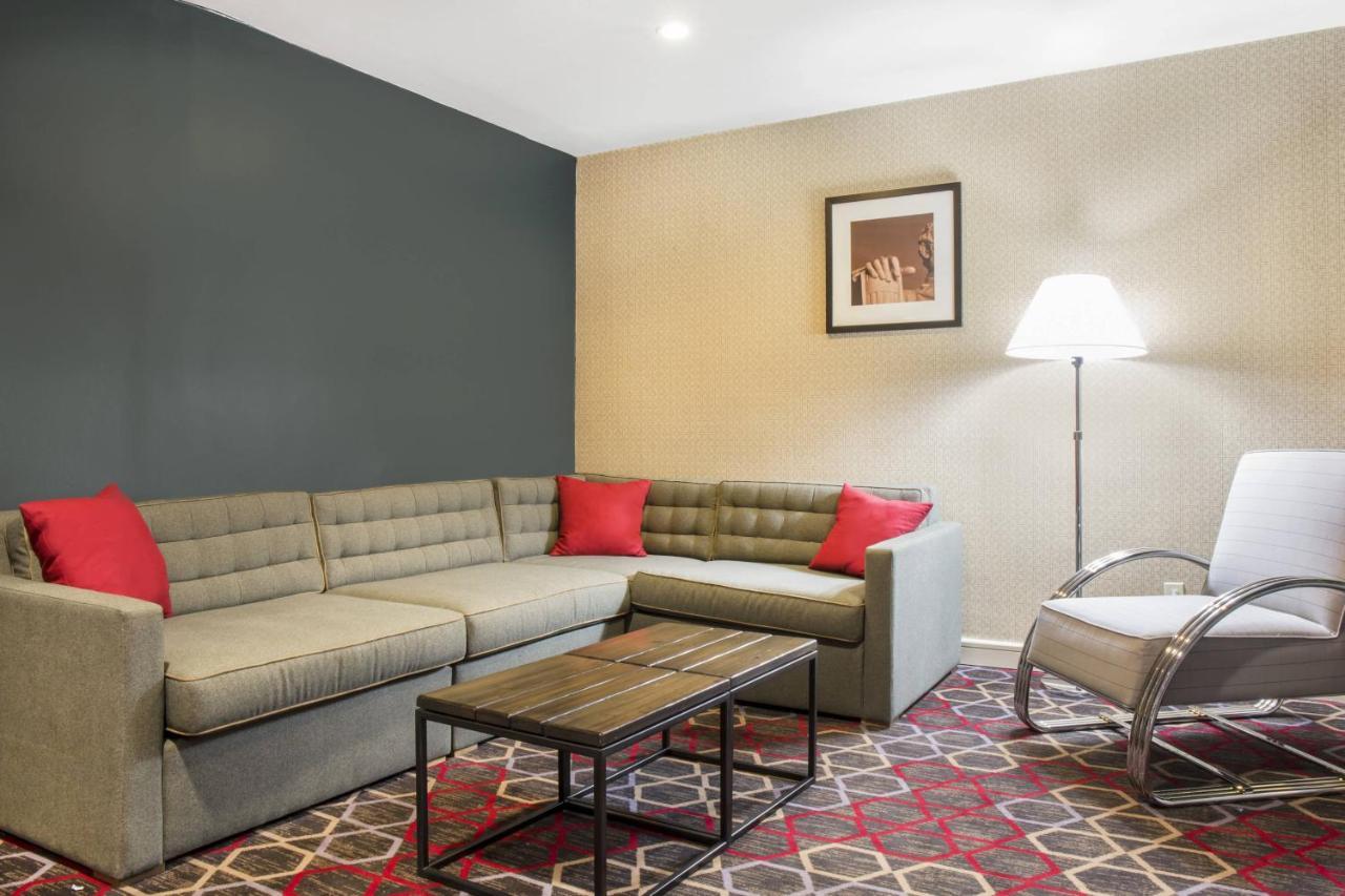 Quality Inn Lexington -Horse Park Bagian luar foto
